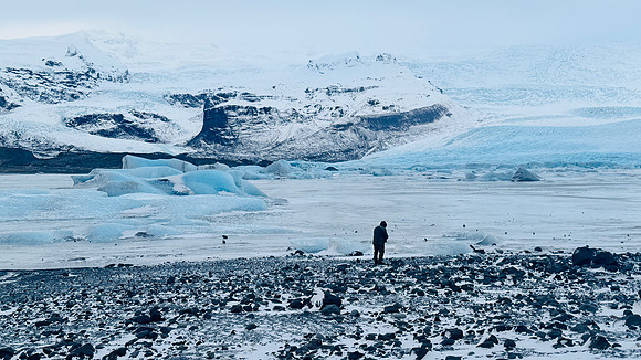 Glacier lagoon, high winds 70-100 mph